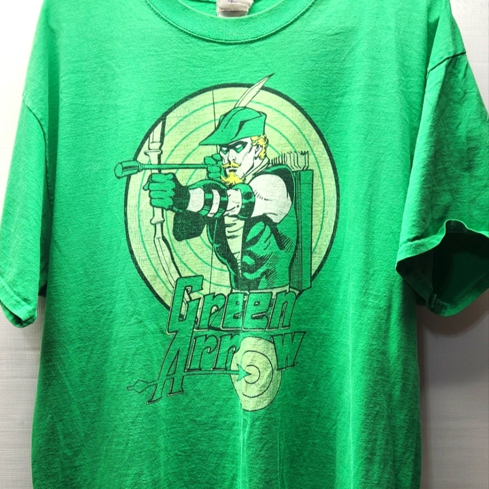 Green Arrow DC Comics Original Taking Aim Target Comic Book. T-Shirt Size XLB25